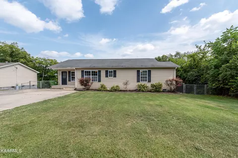 422 Landau Dr, Maryville, TN 37801