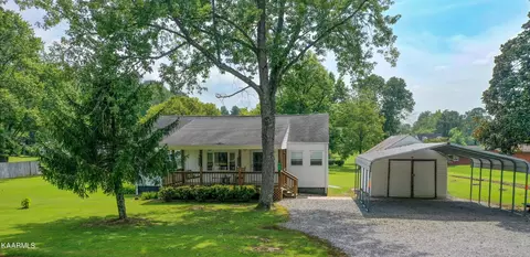 702 Sycamore Ln, Oliver Springs, TN 37840