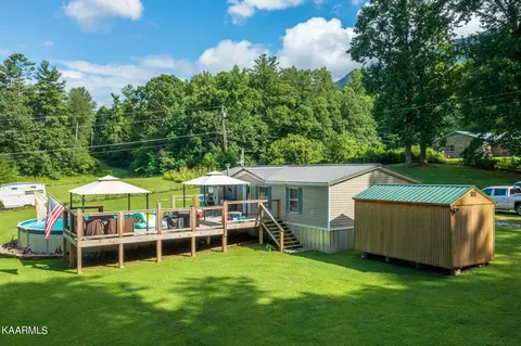 105 Lail Ln, Townsend, TN 37882