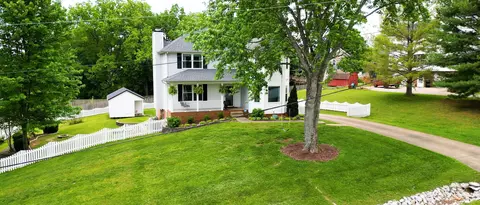 902 Ashton Dr, Clarksville, TN 37043