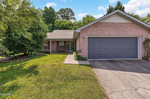704 Shane Dr, Maryville, TN 37804