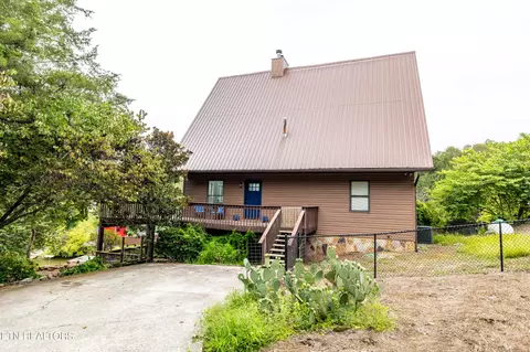 3320 Cove Point Dr, Louisville, TN 37777