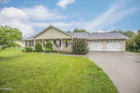231 Twin Ridges Dr, Maryville, TN 37804