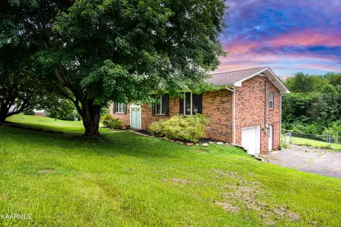 128 Wildwood Hills Dr, Maryville, TN 37804