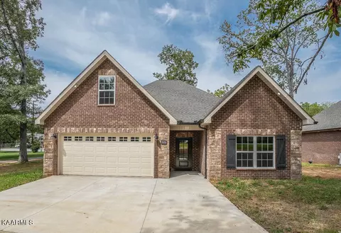 806 Sunset Grove Ln, Maryville, TN 37803