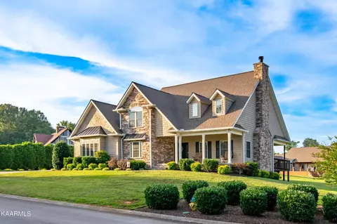 1018 Foxdale Dr, Maryville, TN 37803