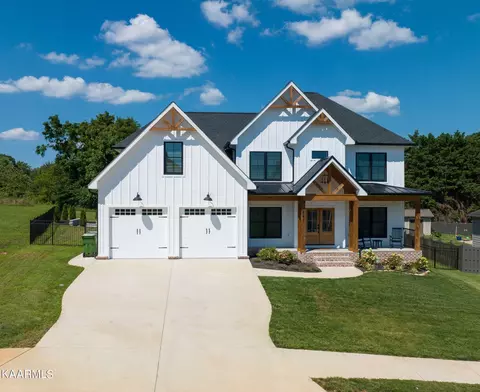647 Karch Dr, Maryville, TN 37803