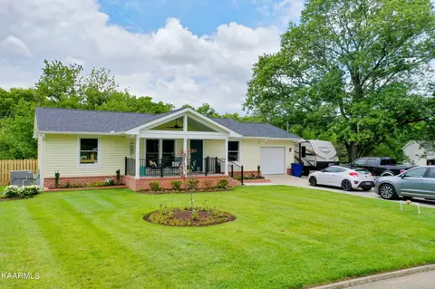 5100 Aquamarine Rd, Knoxville, TN 37918