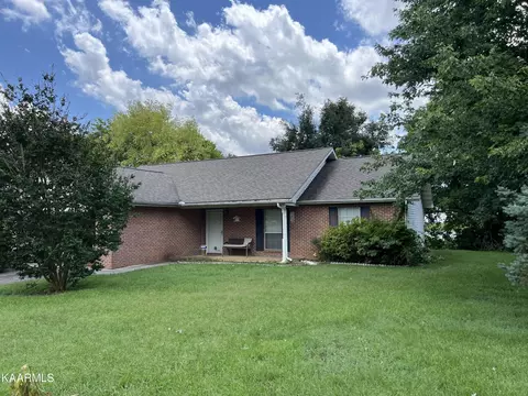 2049 Southern Oaks Dr, Maryville, TN 37801