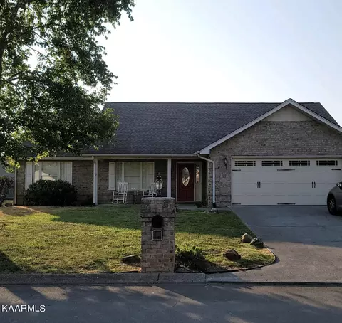 2305 Sir Edward Ln, Maryville, TN 37803