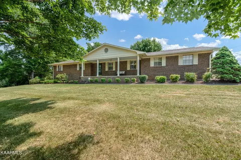 1028 S Dogwood Dr, Maryville, TN 37804