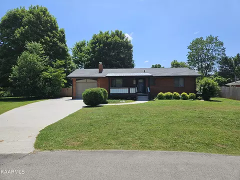 1756 Scenic Dr, Maryville, TN 37803