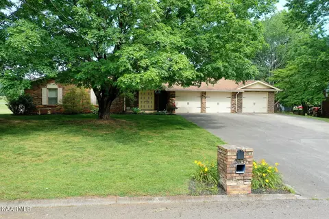 2037 Eckles Dr, Maryville, TN 37804