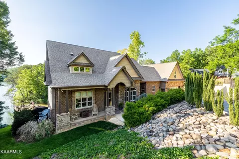 210 E Cove Dr, Greenback, TN 37742