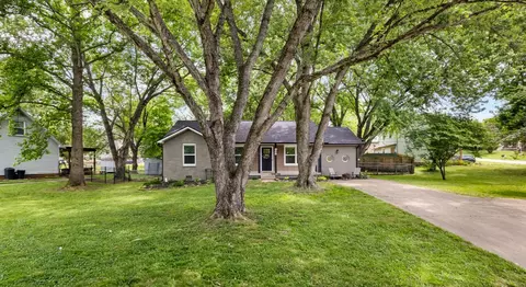 409 Bluff Dr, Clarksville, TN 37043
