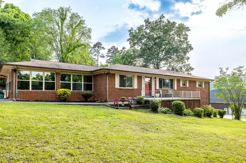 1822 E Hunt Rd, Maryville, TN 37804