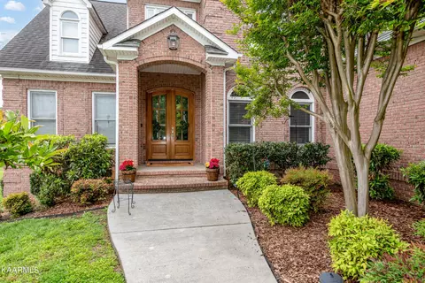 1715 Burnside Dr, Maryville, TN 37801