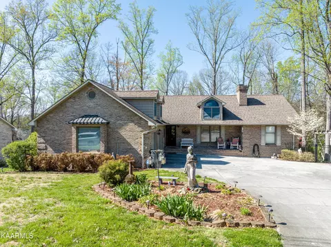 2747 Century Dr, Maryville, TN 37803