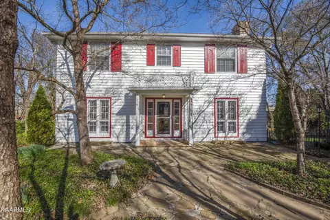209 W Goddard Ave, Maryville, TN 37803