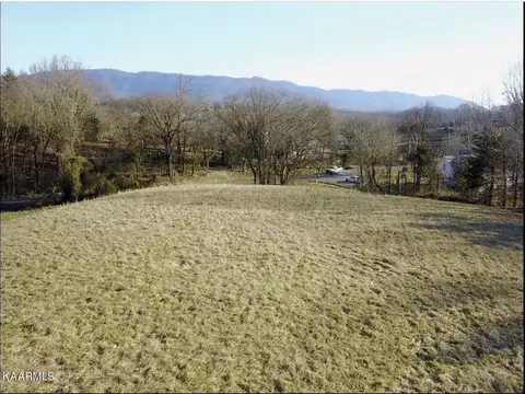 1 Prospect Rd, Walland, TN 37886