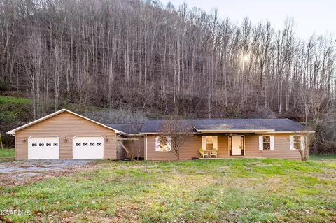 910 Wears Valley Rd, Townsend, TN 37882