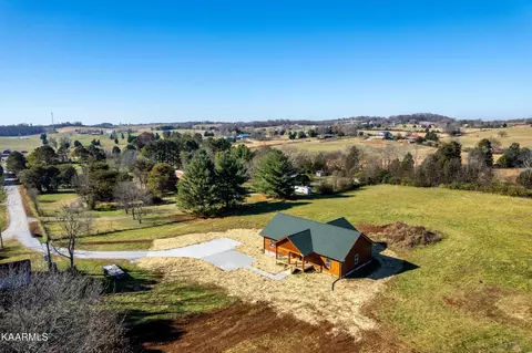 1408 Maple Ln, Greenback, TN 37742 photo 3