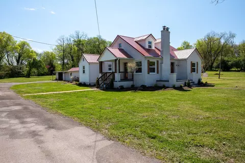 704 N Wright Rd, Alcoa, TN 37701 photo 2
