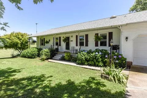 1655 Maple Ln, Greenback, TN 37742 photo 1