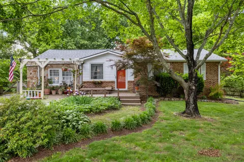 112 Saint James St, Charlotte, TN 37036