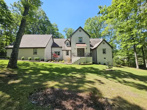 321 Robin Hood Trl, Signal Mountain, TN 37377