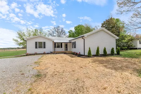 400 Log Wall Rd, Dickson, TN 37055