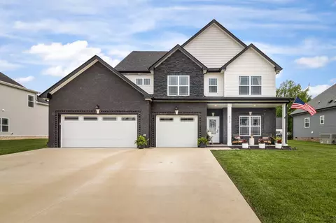 572 Bowden Dr, Clarksville, TN 37043