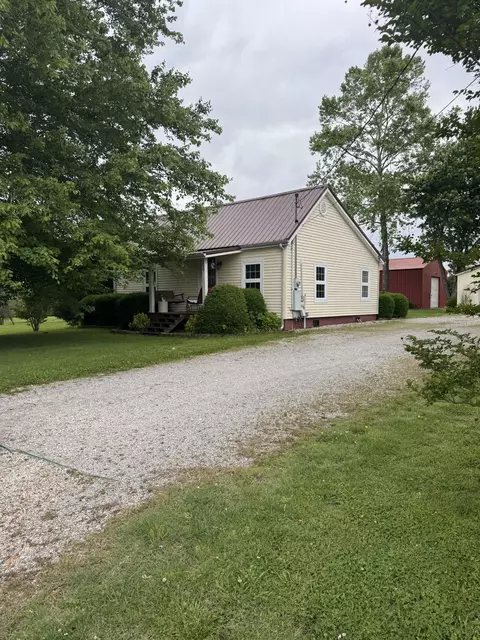 100 Maxwell Rd, Paris, TN 38242