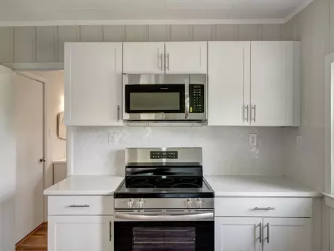 Kitchen - 810 Pond Rd, Dickson, TN 37055 photo 3 of 5