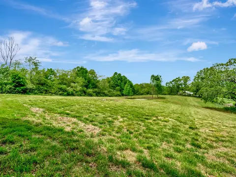 Exterior - 810 Pond Rd, Dickson, TN 37055 photo 9 of 10