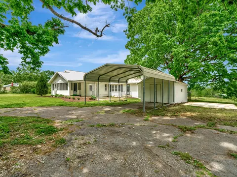 Exterior - 810 Pond Rd, Dickson, TN 37055 photo 7 of 10