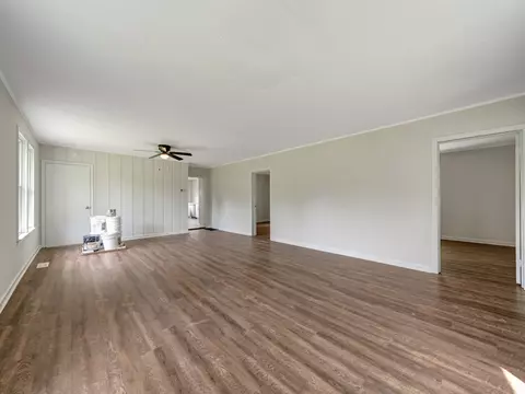 Living - 810 Pond Rd, Dickson, TN 37055 photo 3 of 8