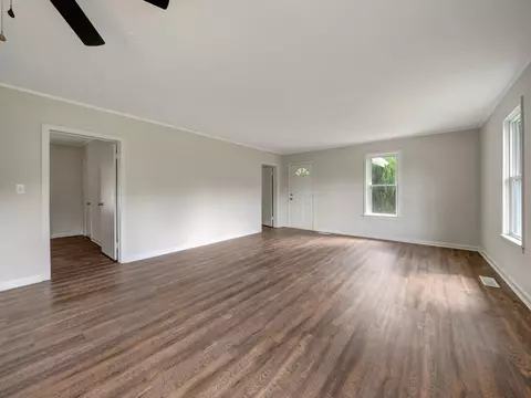Living - 810 Pond Rd, Dickson, TN 37055 photo 7 of 8