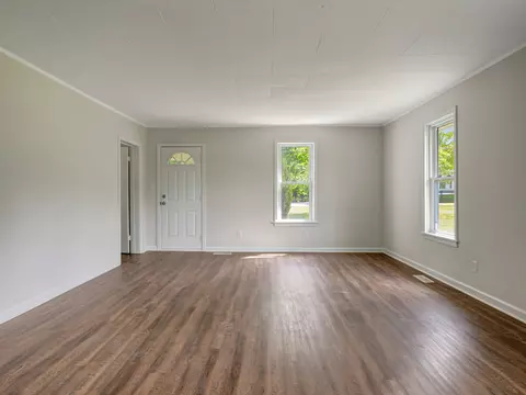 Living - 810 Pond Rd, Dickson, TN 37055 photo 8 of 8