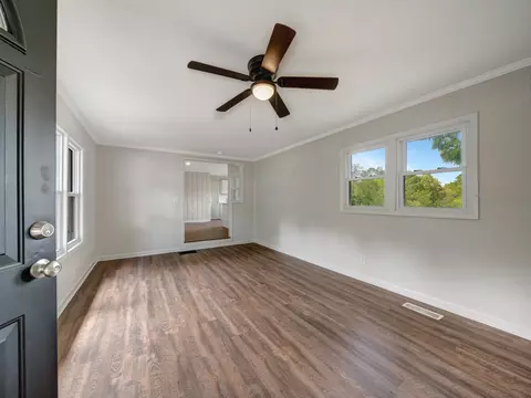 Living - 810 Pond Rd, Dickson, TN 37055 photo 1 of 8