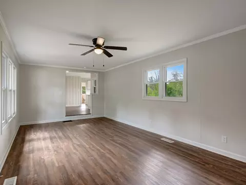 Living - 810 Pond Rd, Dickson, TN 37055 photo 6 of 8