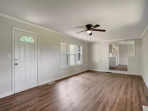 Living - 810 Pond Rd, Dickson, TN 37055 photo 5 of 8