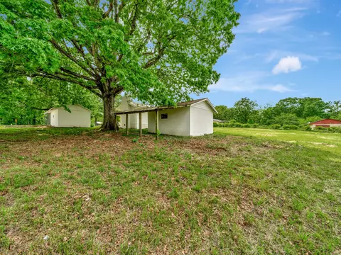 Exterior - 810 Pond Rd, Dickson, TN 37055 photo 8 of 10