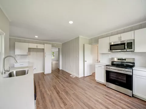 Kitchen - 810 Pond Rd, Dickson, TN 37055 photo 2 of 5
