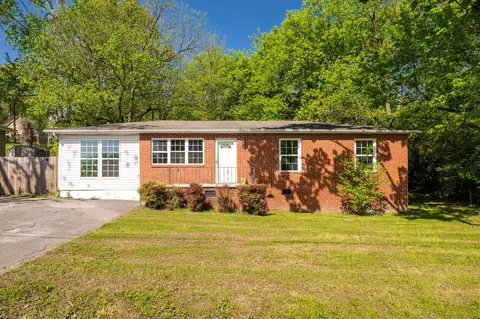 94 Mccraw St, Rossville, GA 30741