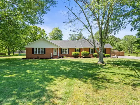 500 Twelve Oaks Rd, Tullahoma, TN 37388