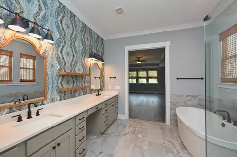 Bath - 5635 Eaglemont Dr, Murfreesboro, TN 37129 photo 3 of 4