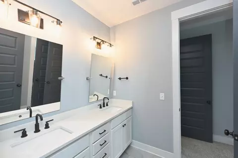 Bath - 5635 Eaglemont Dr, Murfreesboro, TN 37129 photo 4 of 4