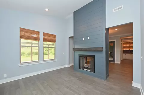 Living - 5635 Eaglemont Dr, Murfreesboro, TN 37129 photo 5 of 7
