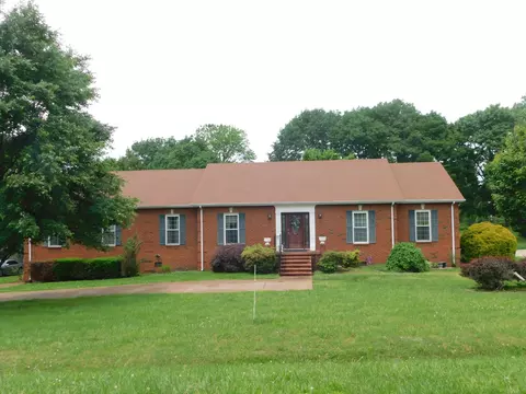 1129 Adam Dr, Cottontown, TN 37048